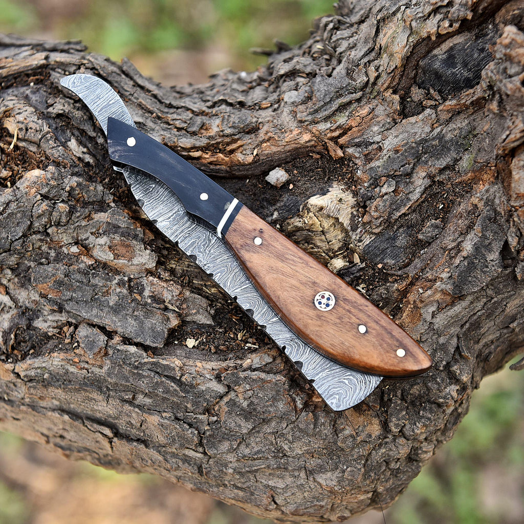 Aesthetic Handmade Damascus Steel Straight Razor With Black & Brown Pakka Wood Handle, Personalized Blade, Exotic Classic Barber Blade