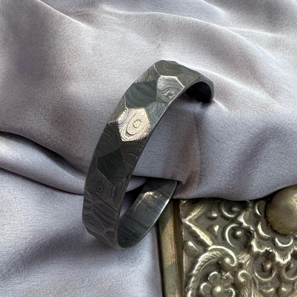 Handmade Damascus Hammered Bangle Bracelet Hand Forged Steel Viking Jewelry Unique Bracelet for Him Damascus Oath Ring Anniversary gift