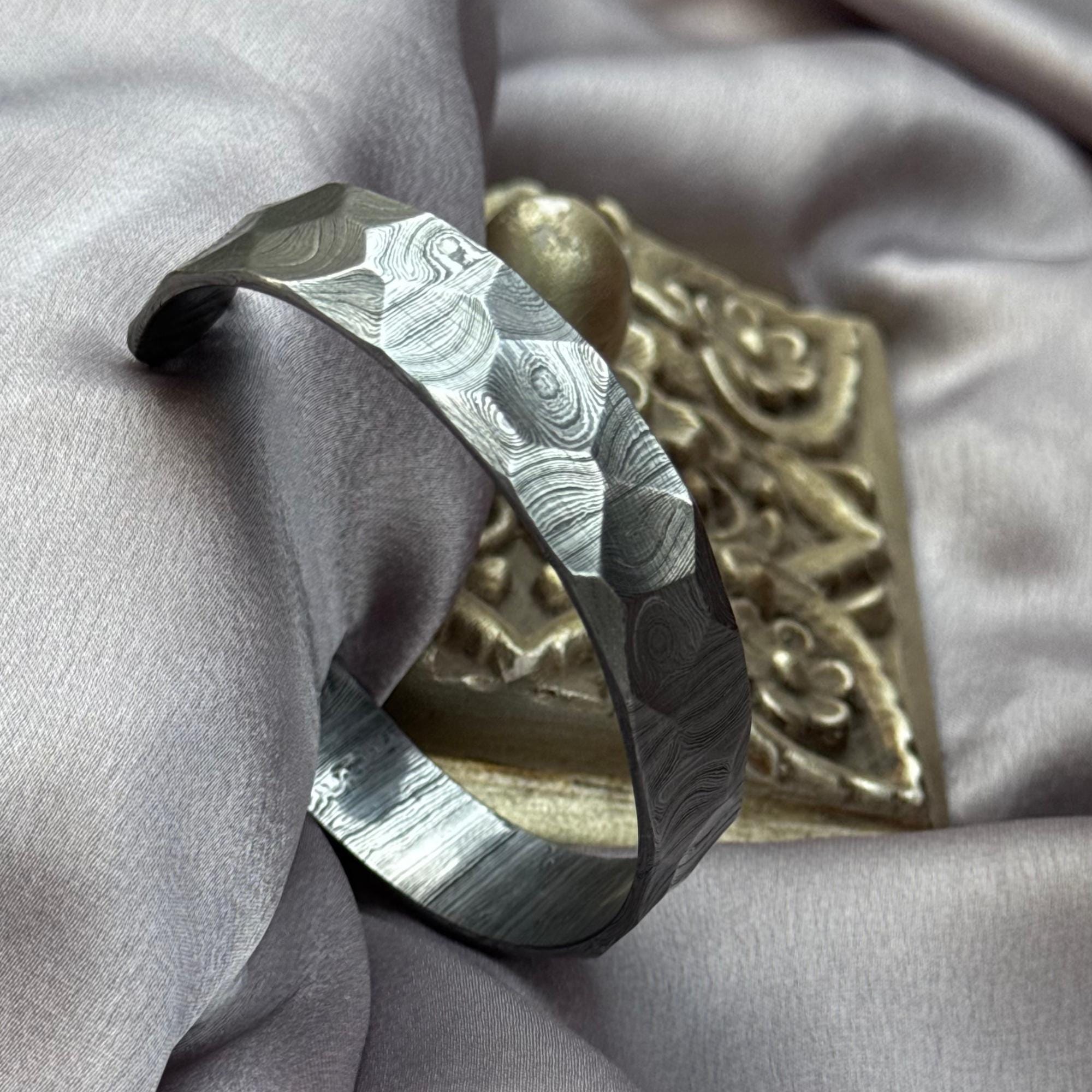 Handmade Damascus Hammered Bangle Bracelet Hand Forged Steel Viking Jewelry Unique Bracelet for Him Damascus Oath Ring Anniversary gift